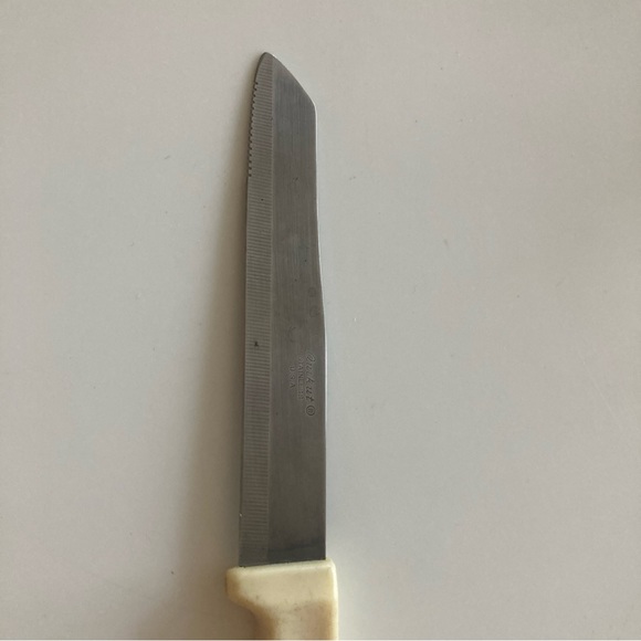 Vintage set of 5 knives: 3 Quikut steak, 1 Quikut serrated, 1 R&WW butter - Picture 7 of 7